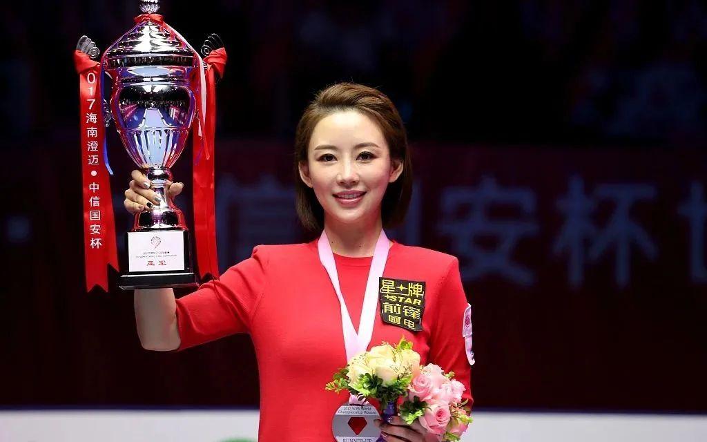 此后,为了能够培养潘晓婷走上职业台球选手之路,父亲给她请了专业的