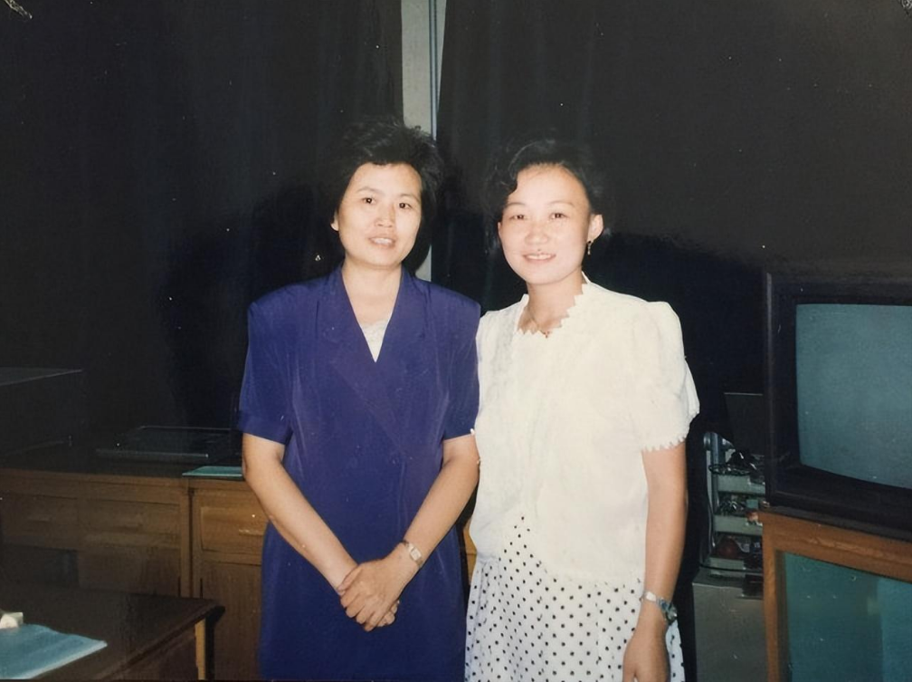 回顾央视主持人邢质斌和初恋丈夫相守至今如今她过得怎样