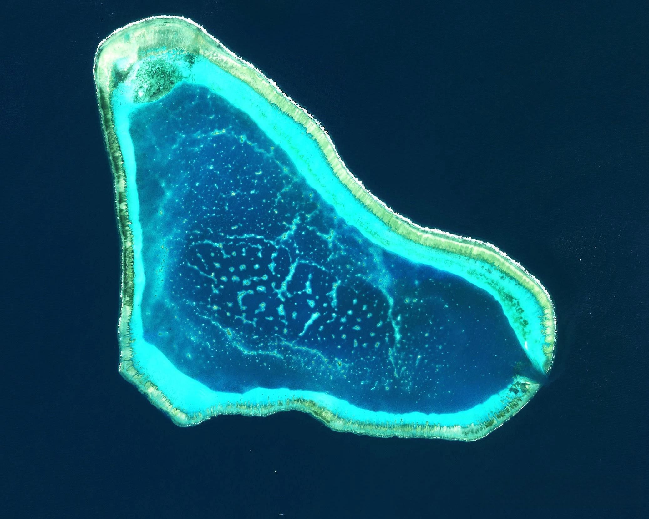 趁台海有事,菲船伺机闯黄岩岛,马科斯打错算盘,解放军严阵以待