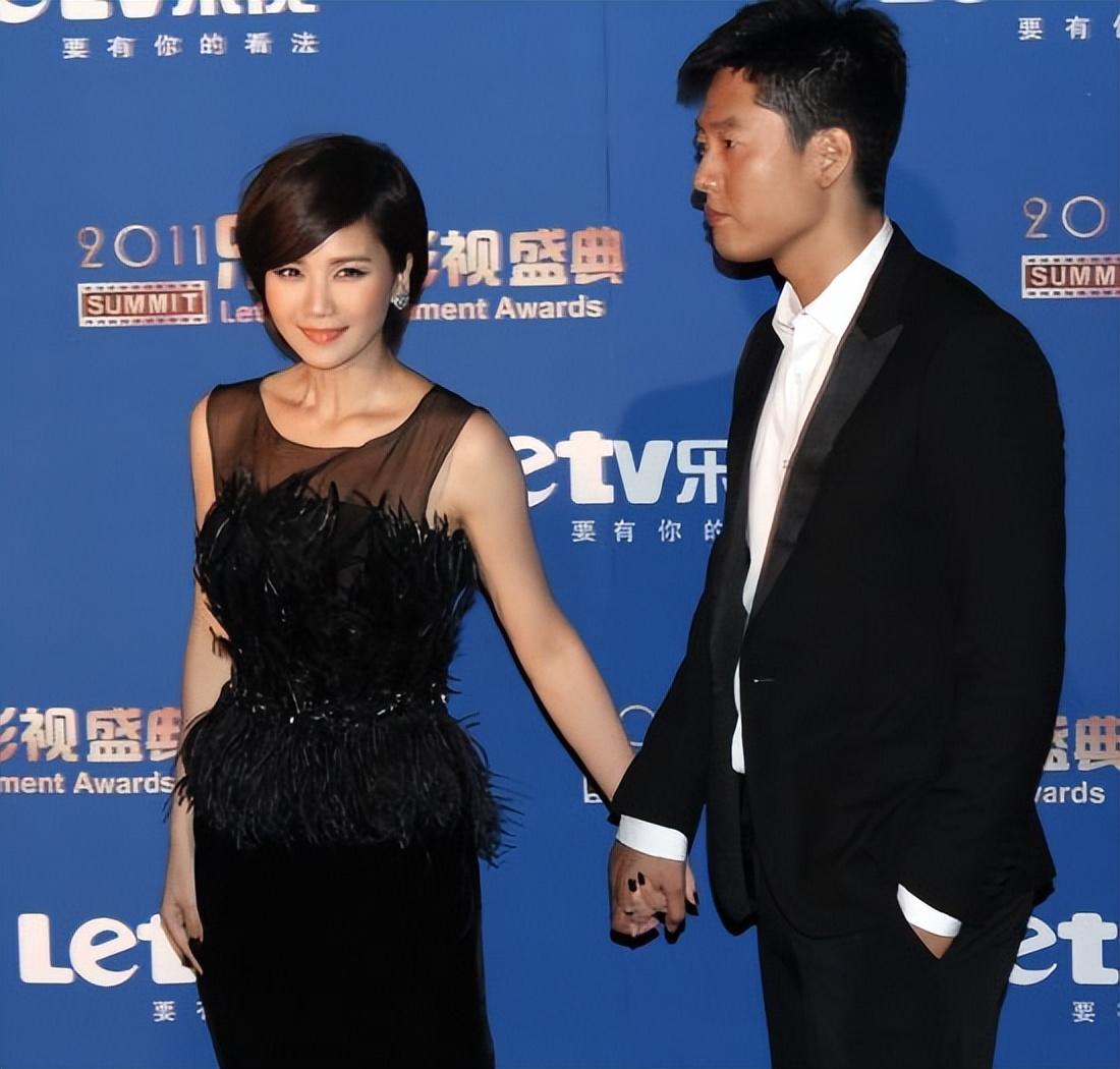 回顾曹曦文离婚后独自带女儿为孩子牺牲事业不后悔