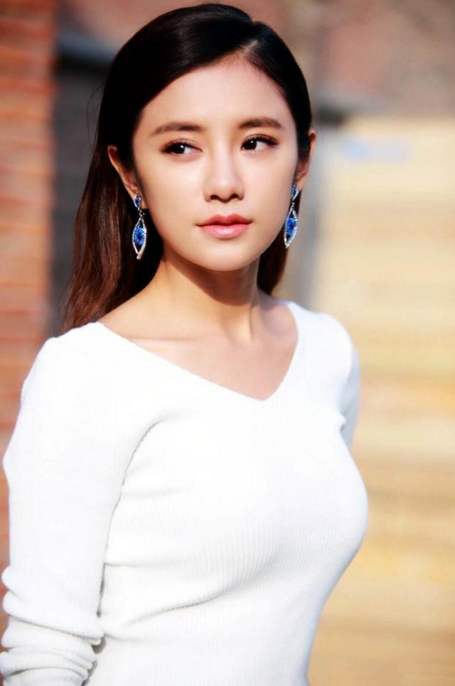 回顾浙江卫视主持人伊一曾经风光无限如今却无人问津怪谁