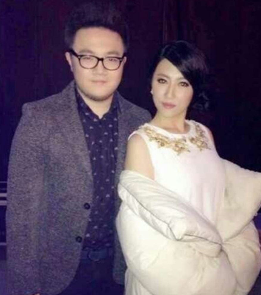 回顾宋丹丹儿媳王博谷嫁小7岁巴图连生两子和婆婆相处成姐妹