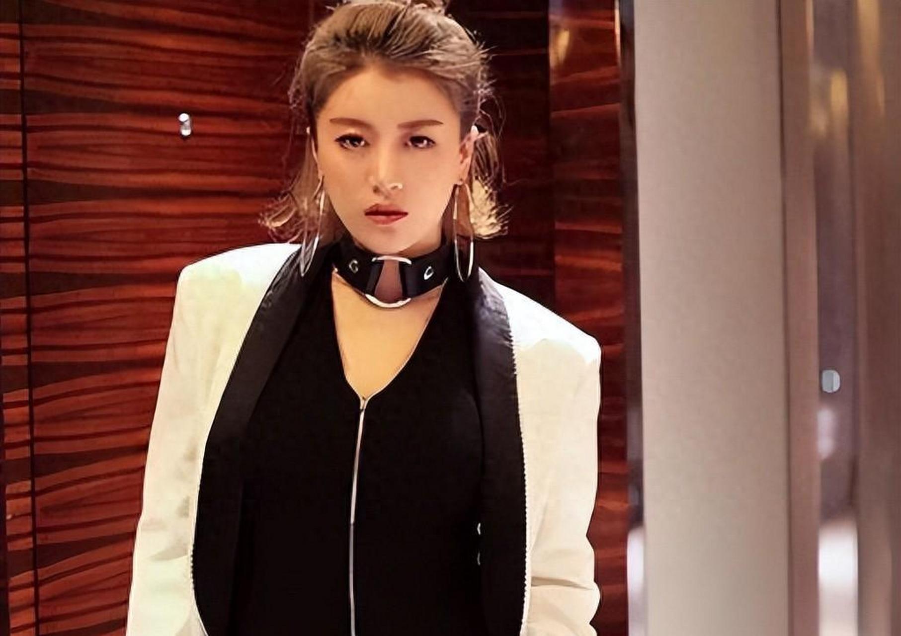 《中国好声音》让24岁东北少女李嘉格绽放音乐才华,未夺冠却收获幸福.