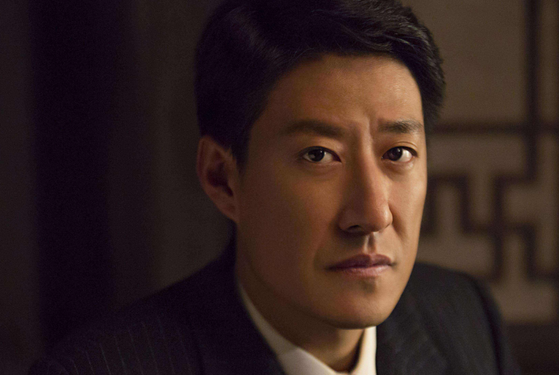 回顾于震二婚娶小13岁娇妻婚后连生三胎今一家五口其乐融融