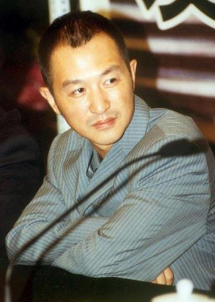 回顾歌手高枫去世20年妹妹曾泉定居在美国父母从未忘记过他