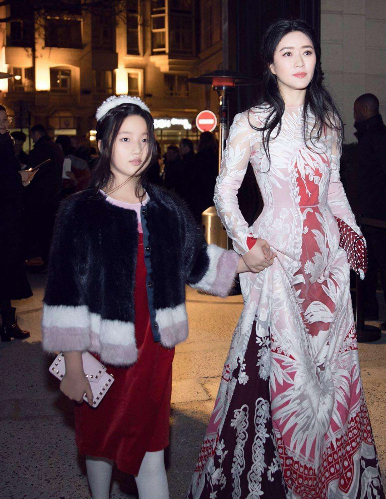 回顾田海蓉父亲患病母亲和丈夫相继离世一人带孩子撑起两个家