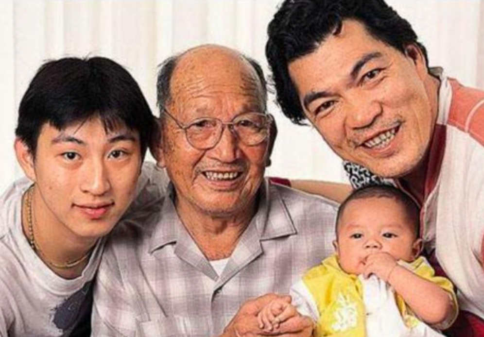 回顾成奎安病逝多年孙子车祸离世两房妻子的选择截然不同