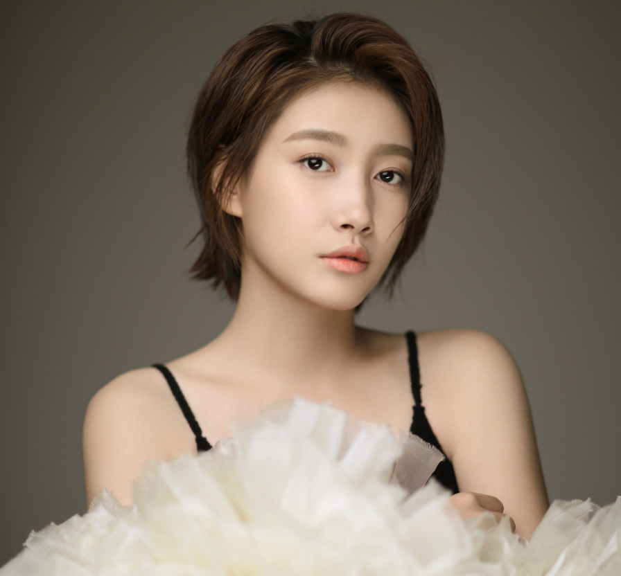 回顾啜妮名字经常被念错父亲是一级演员出道多年终于火了