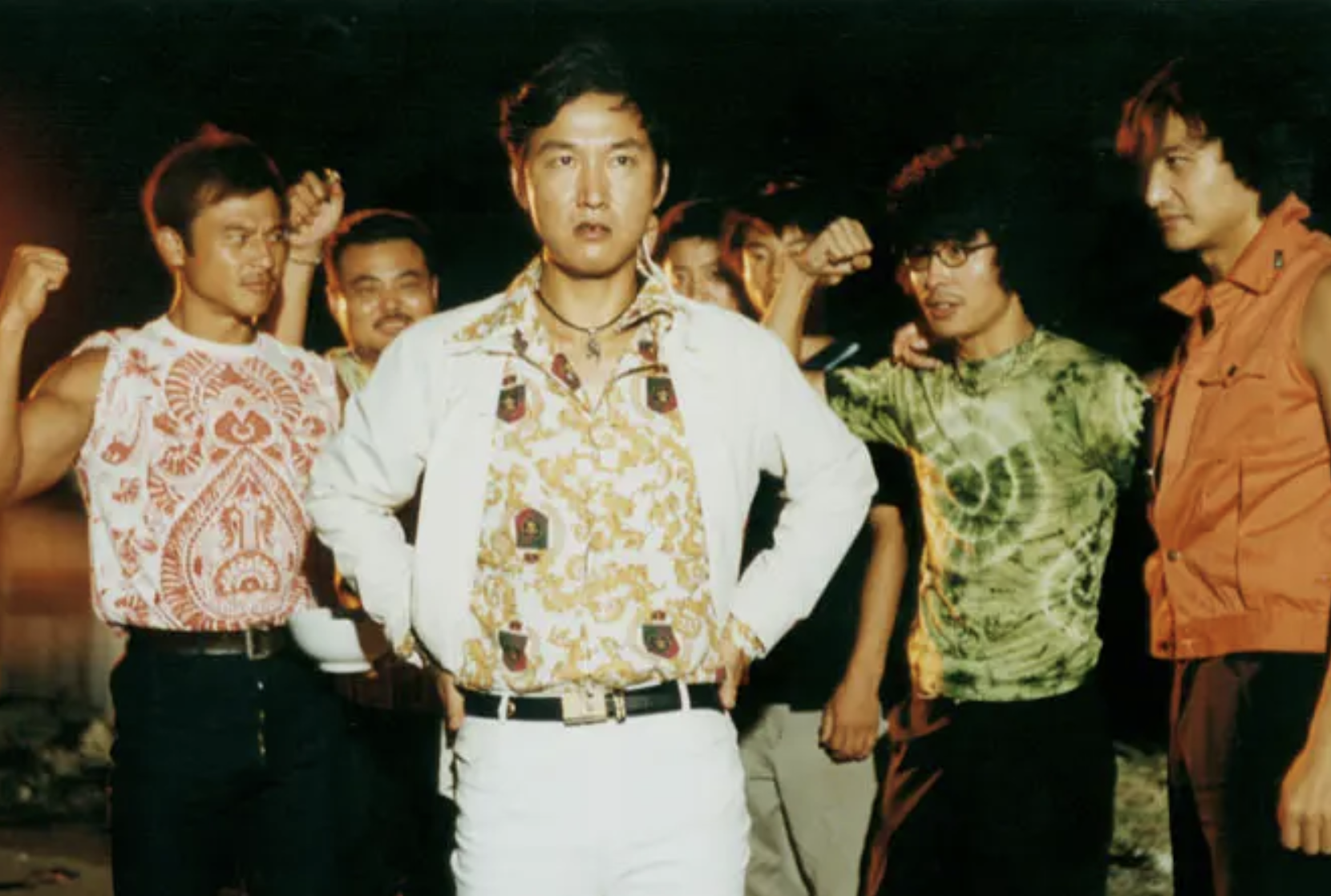 这是一部根据香港悍匪张子强的真实犯罪经历改编而成的电视剧.