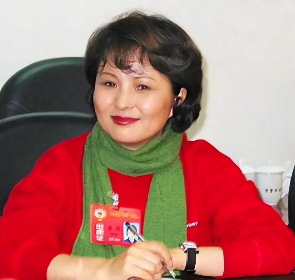 回顾李羚嫁大13岁初恋男友婚后住10平米废弃车库现状如何