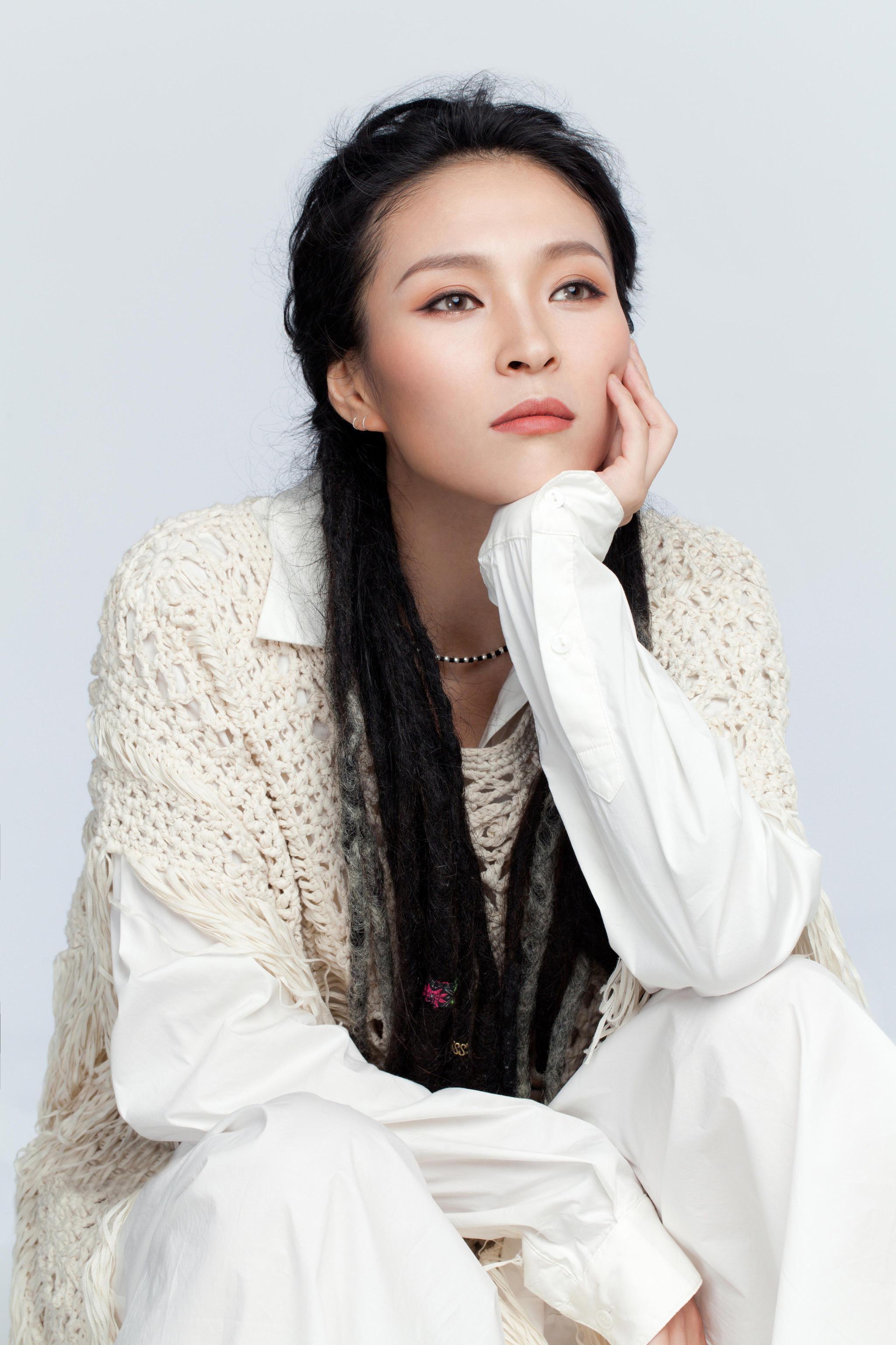 回顾毕夏丧母又丧夫恩师汪峰承诺帮助她他履行承诺了吗