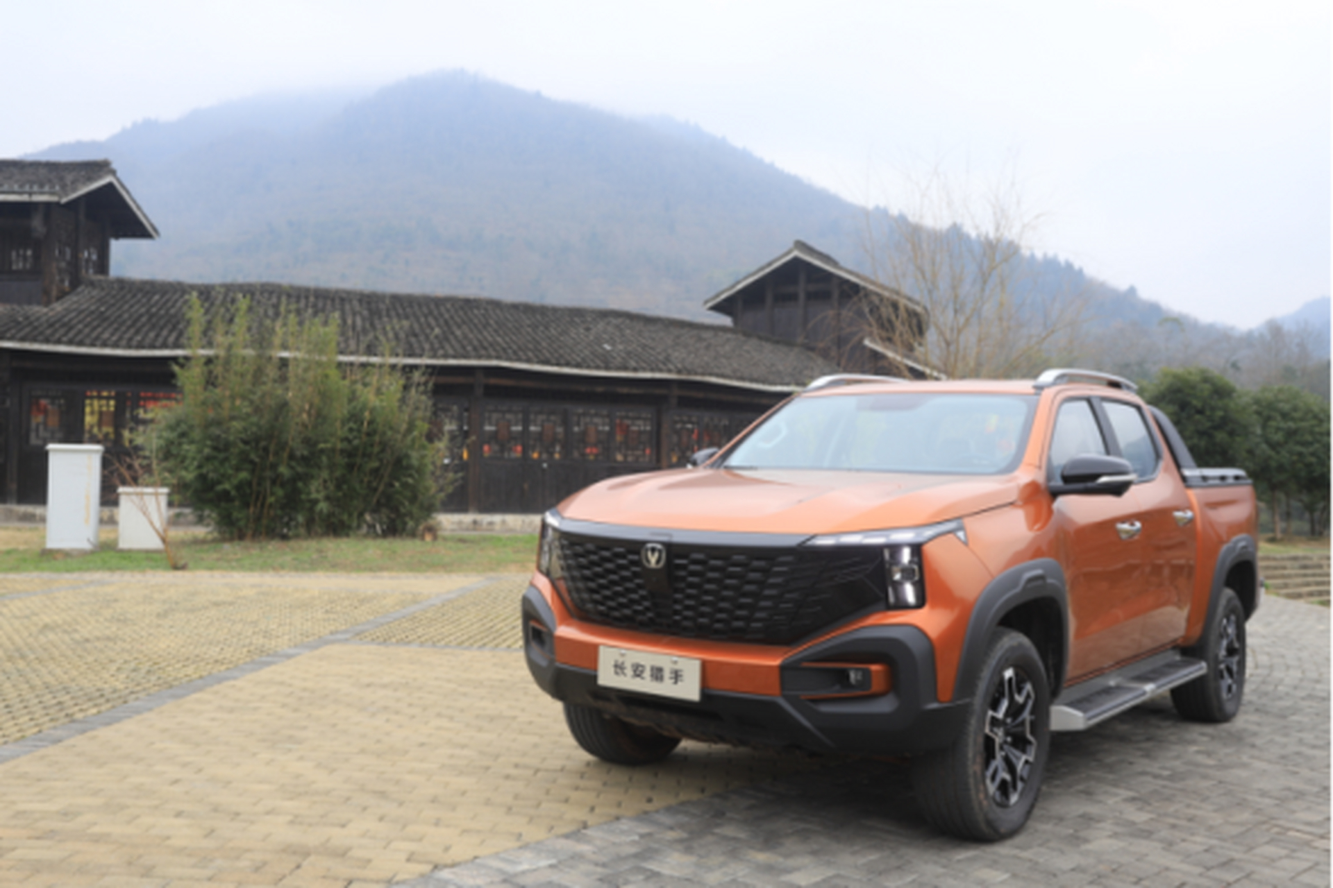 长安猎手皮卡震撼上市,外观硬朗酷炫97内饰精致奢华.搭载2.