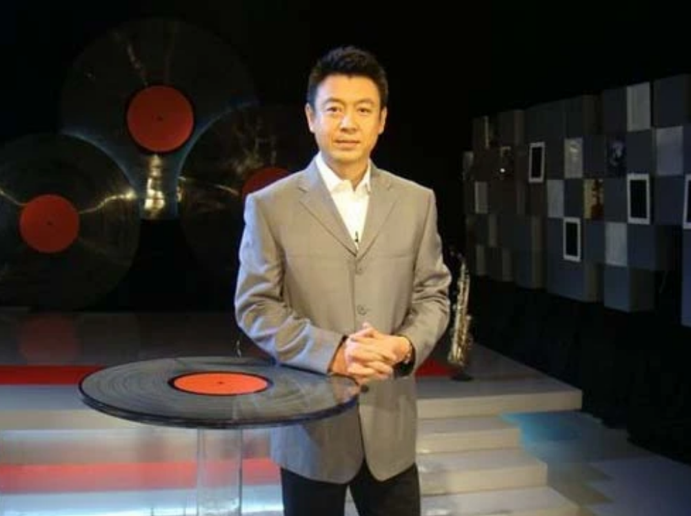 回顾主持人杨柳3段婚姻三婚小10岁歌唱家哈辉47岁才当父亲