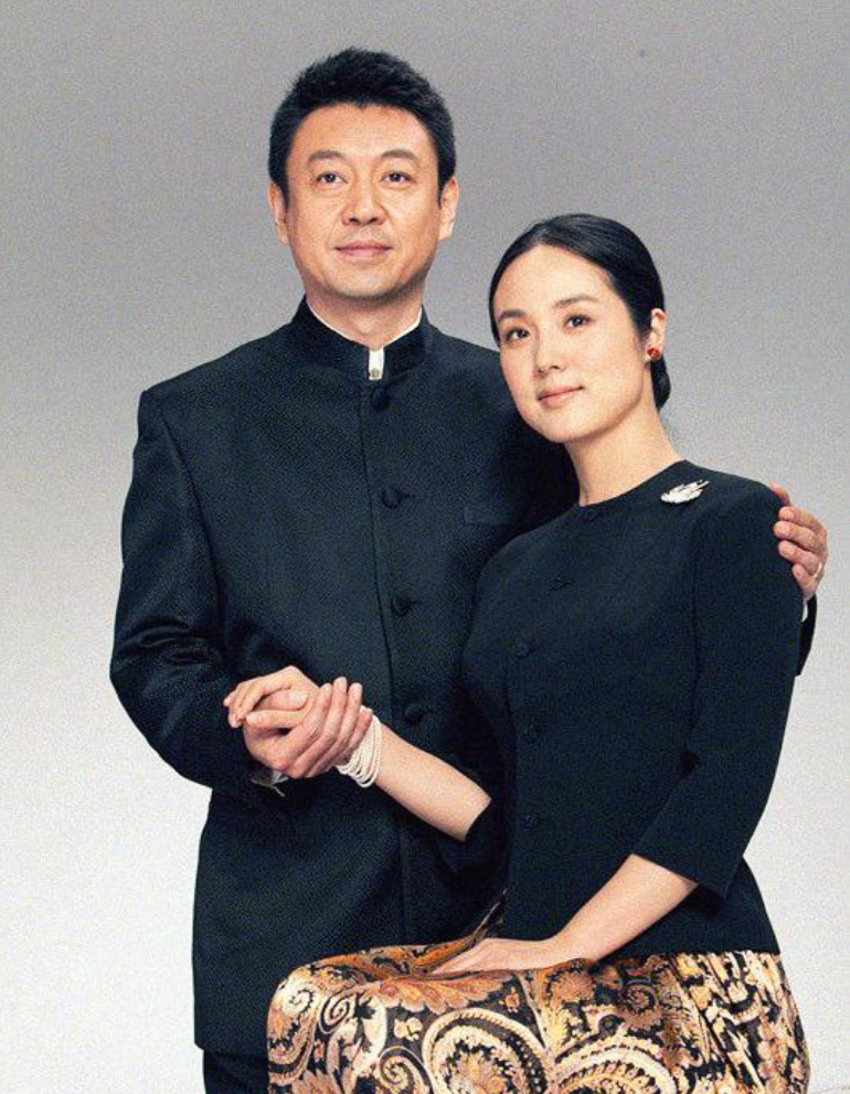 回顾主持人杨柳3段婚姻三婚小10岁歌唱家哈辉47岁才当父亲