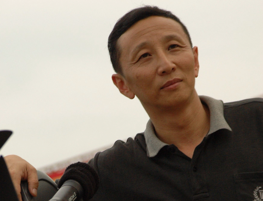 回顾演员石凉丛珊是他前妻二婚娶圈外人生一女对儿子有愧疚