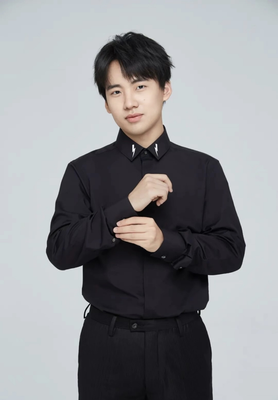 四位顶级富二代演技排名,第一位郭麒麟,德云一哥,第二位曾舜晞,东莞