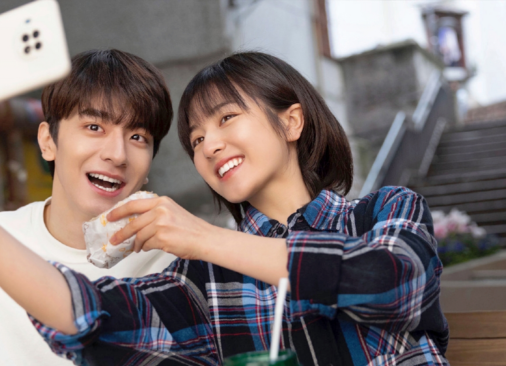 现代剧《谢谢你温暖我》定档3月9日,林一李兰迪主演.