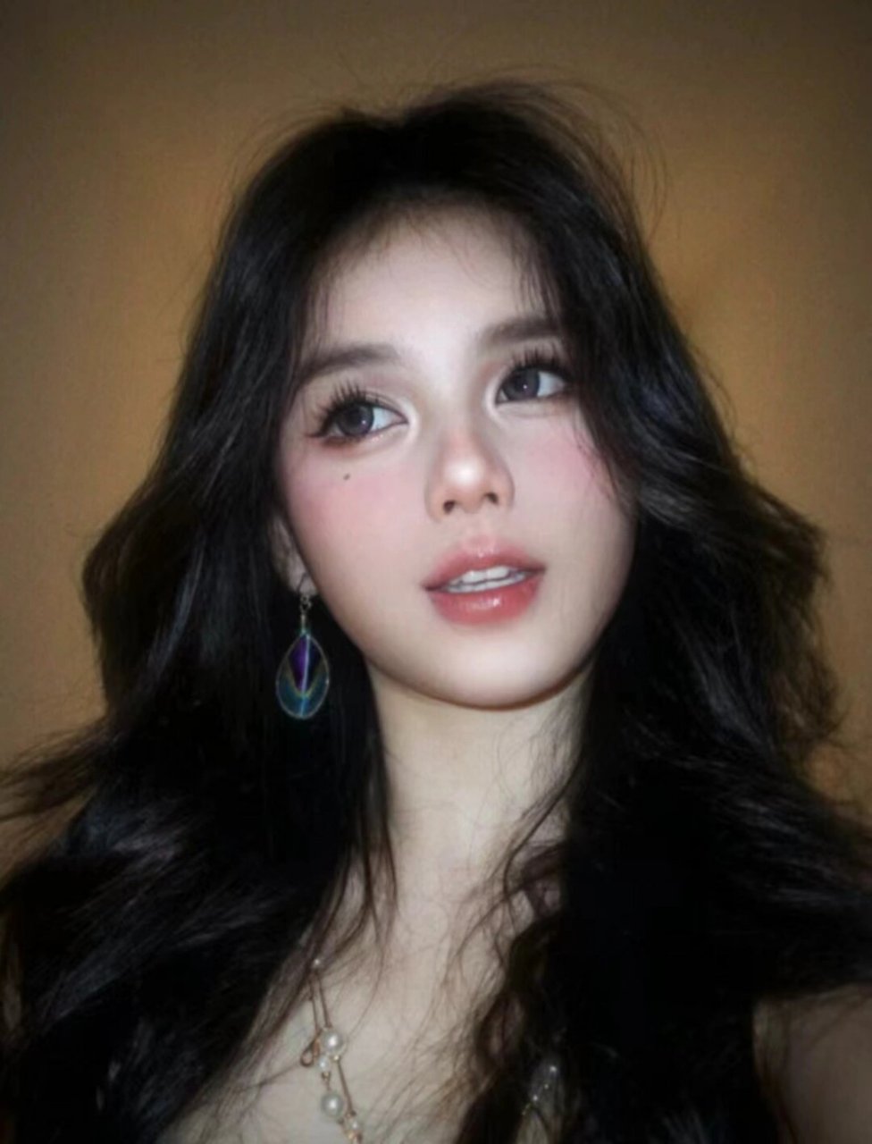 亚裔辣妹妆约起来  亲爱的美妆达人们,是时候让我们的妆容焕发新的