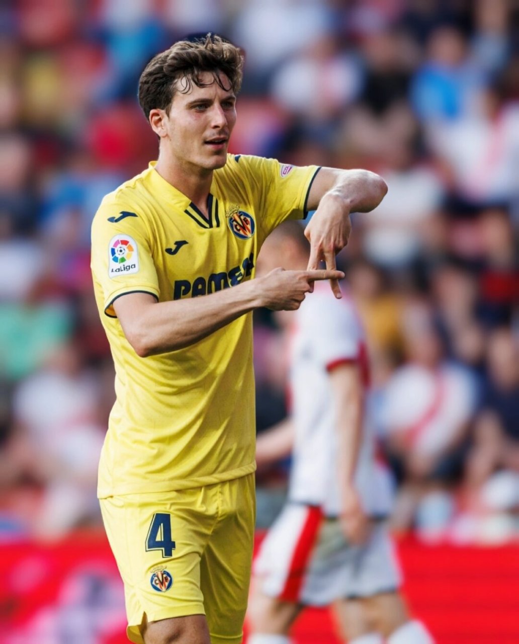 足坛性感男人——西班牙保·托雷斯  【保·托雷斯的妻子:球迷们心中