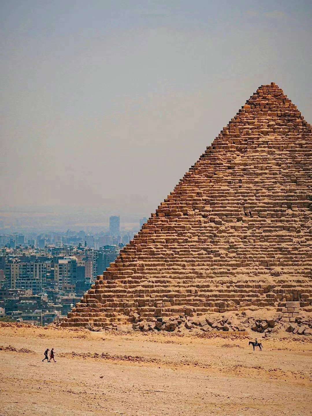 埃及金字塔探秘  一直以来,我对埃及的金字塔充满了好奇和向往.