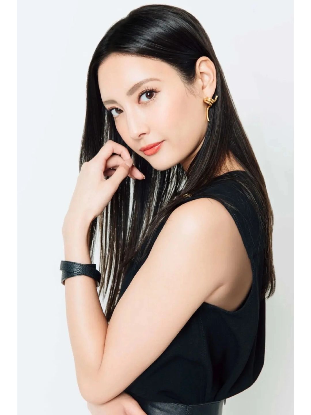高冷御姐菜菜绪人事美魔女的魅力演绎