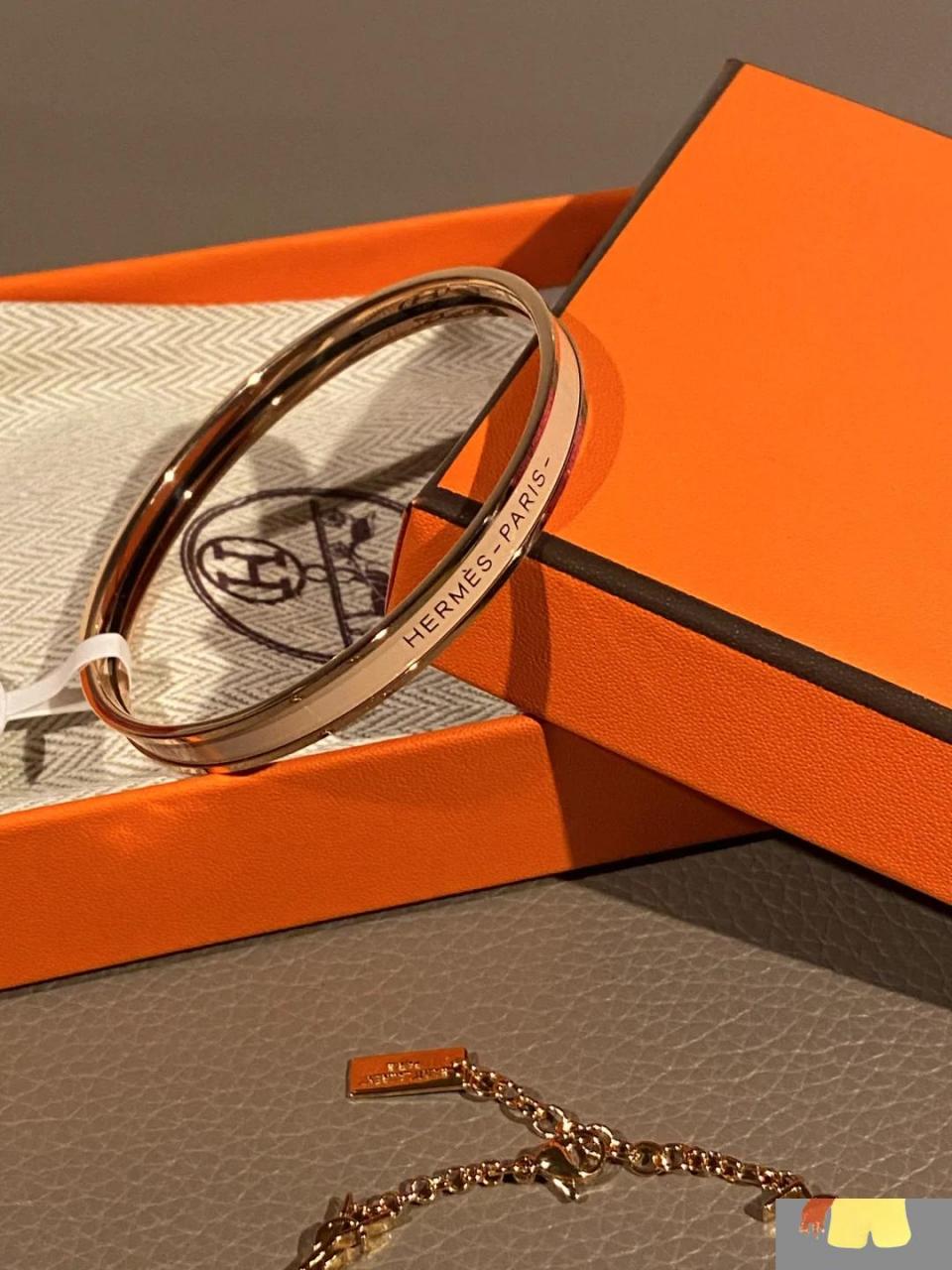 爱马仕珐琅手镯 少女心砰砰砰95超显白!百搭!