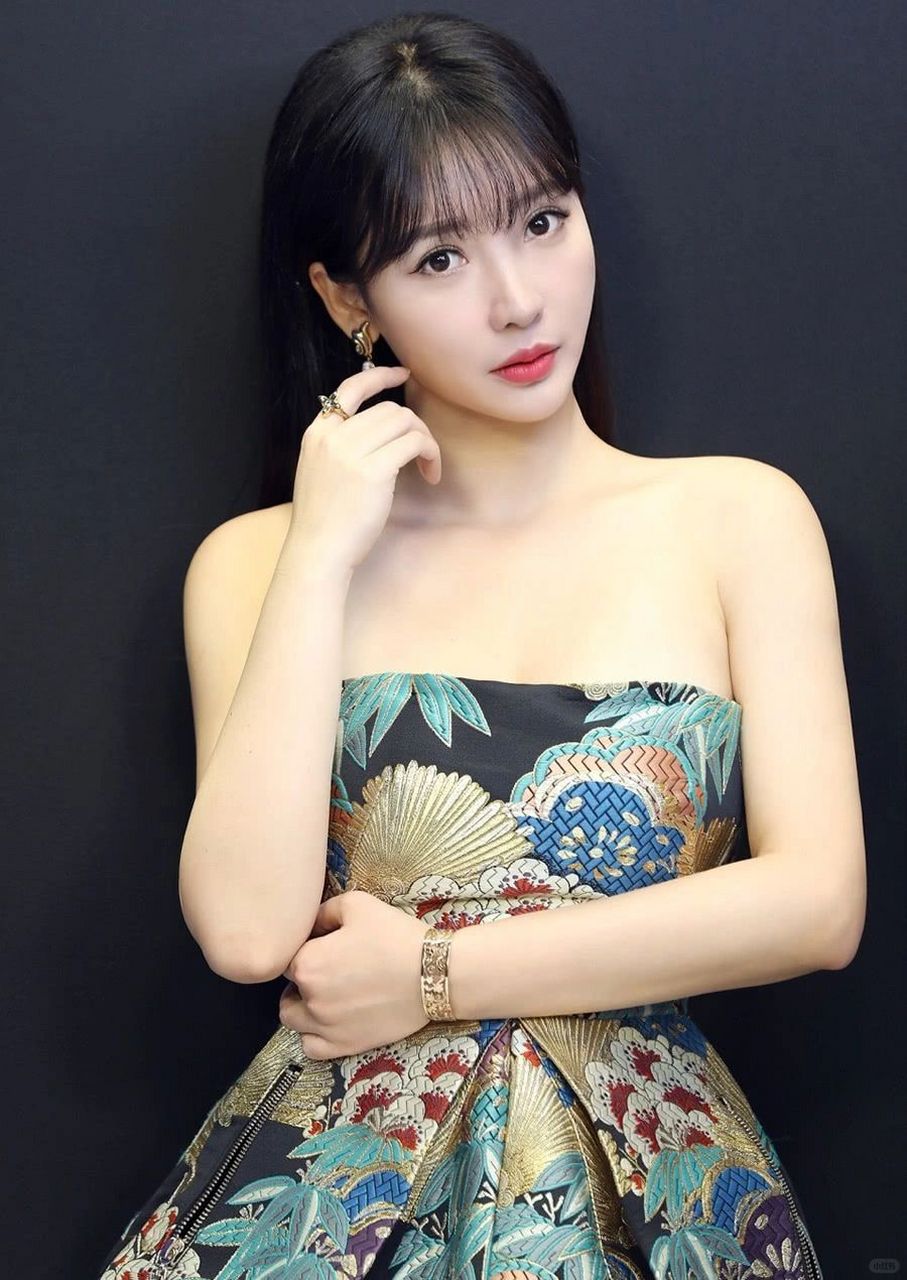 柳岩:岁月静好,享受生活的自由与宁静  我最近发现我们现在很难得见到