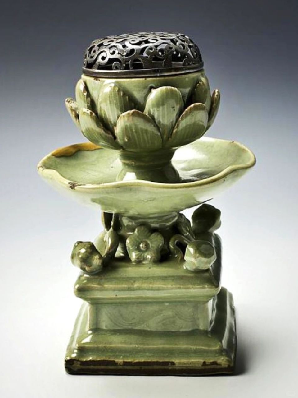 莲花之美——龙泉窑青瓷莲花形灯盏!