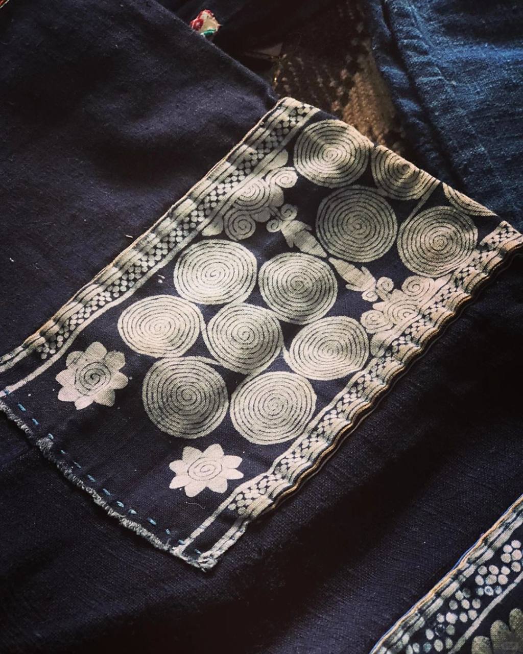 布依族蜡染袖饰袖子上万花筒!