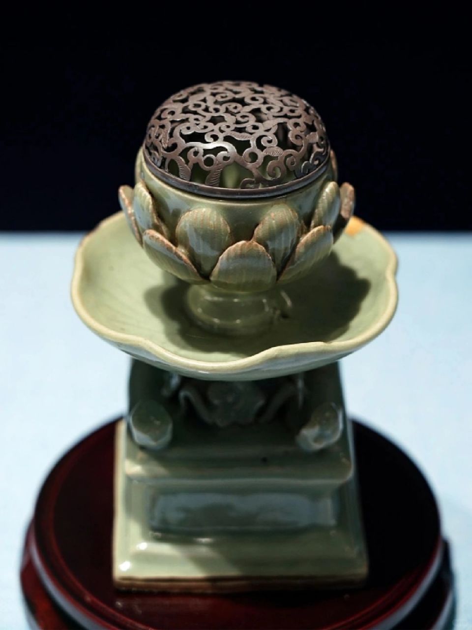 莲花之美——龙泉窑青瓷莲花形灯盏!