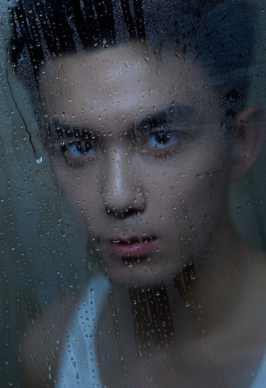 吴磊# 这套图显而易见的气质成熟了,五官更立体了.