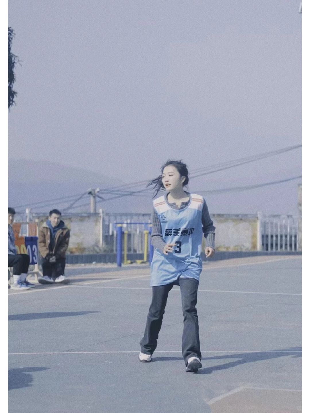 山野百合的都市逆袭:从变形计走出的梁小友,真实版励志少女的华丽转身