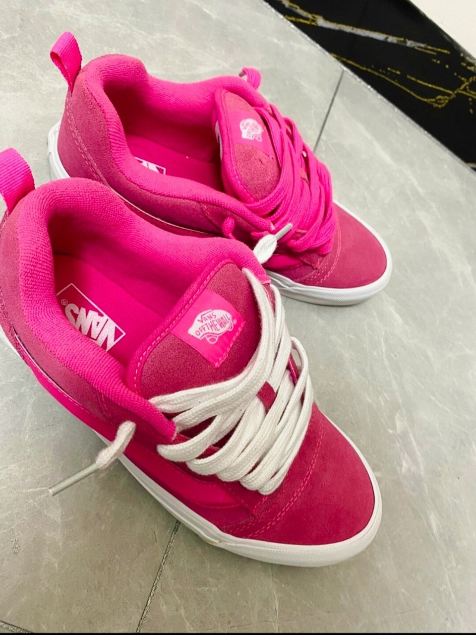 这颜色真的太适合情侣款了,一起穿上走在街上,绝对是焦点!