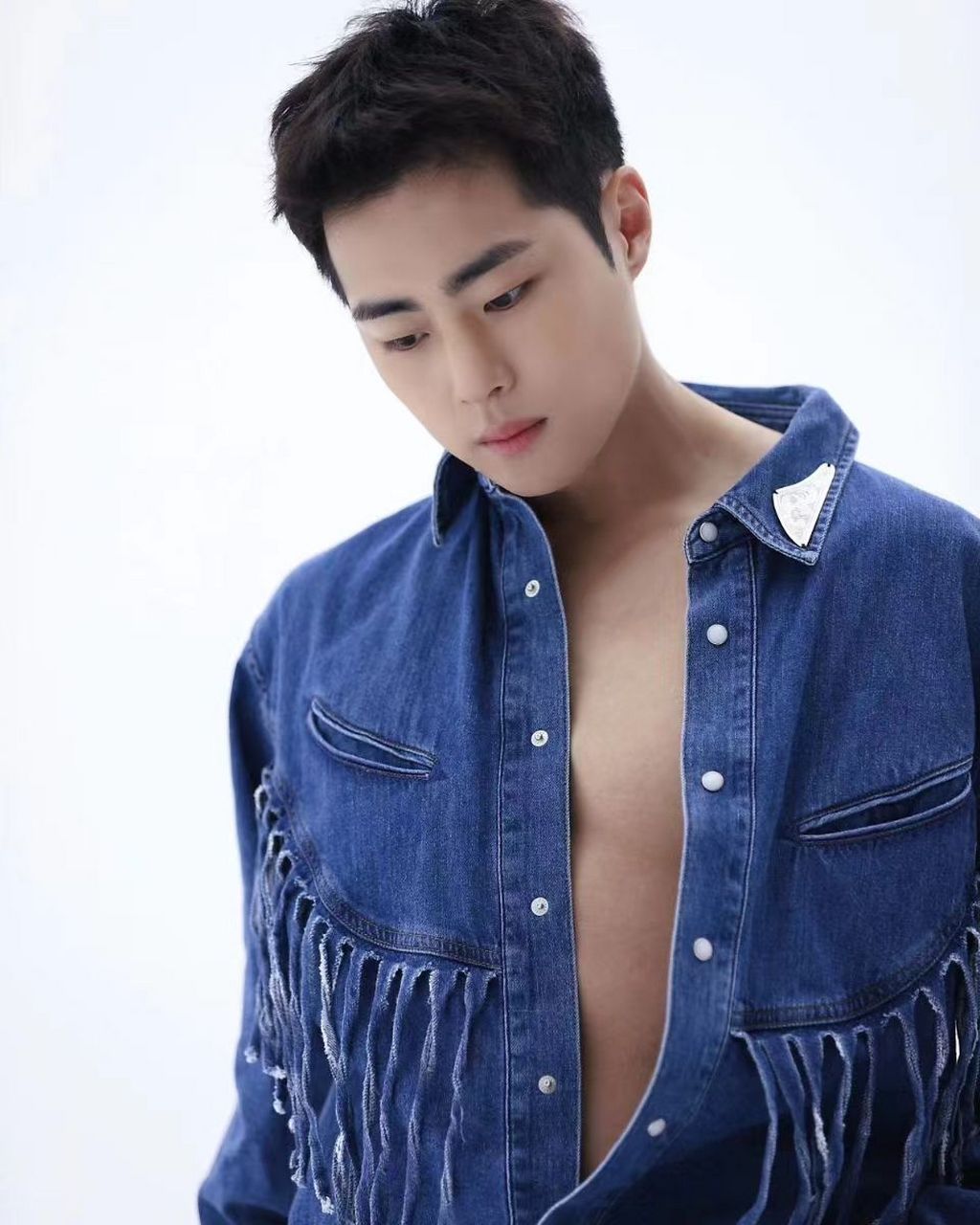 因韩剧《天空之城》而被观众熟知的赵炳奎,别看他的脸看上去肉乎乎的