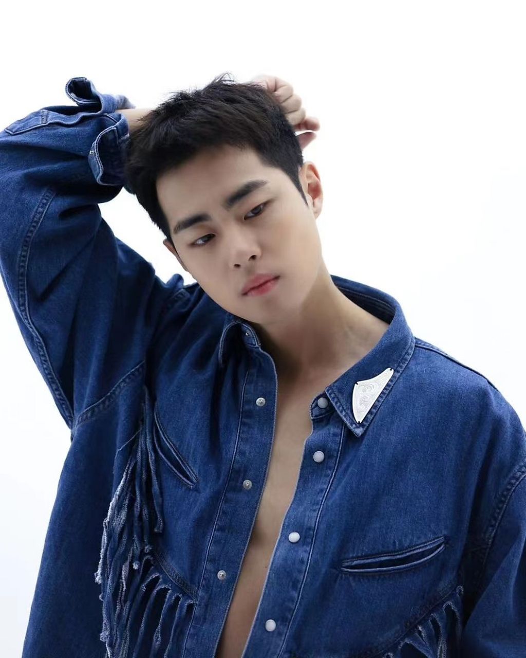 因韩剧《天空之城》而被观众熟知的赵炳奎,别看他的脸看上去肉乎乎的