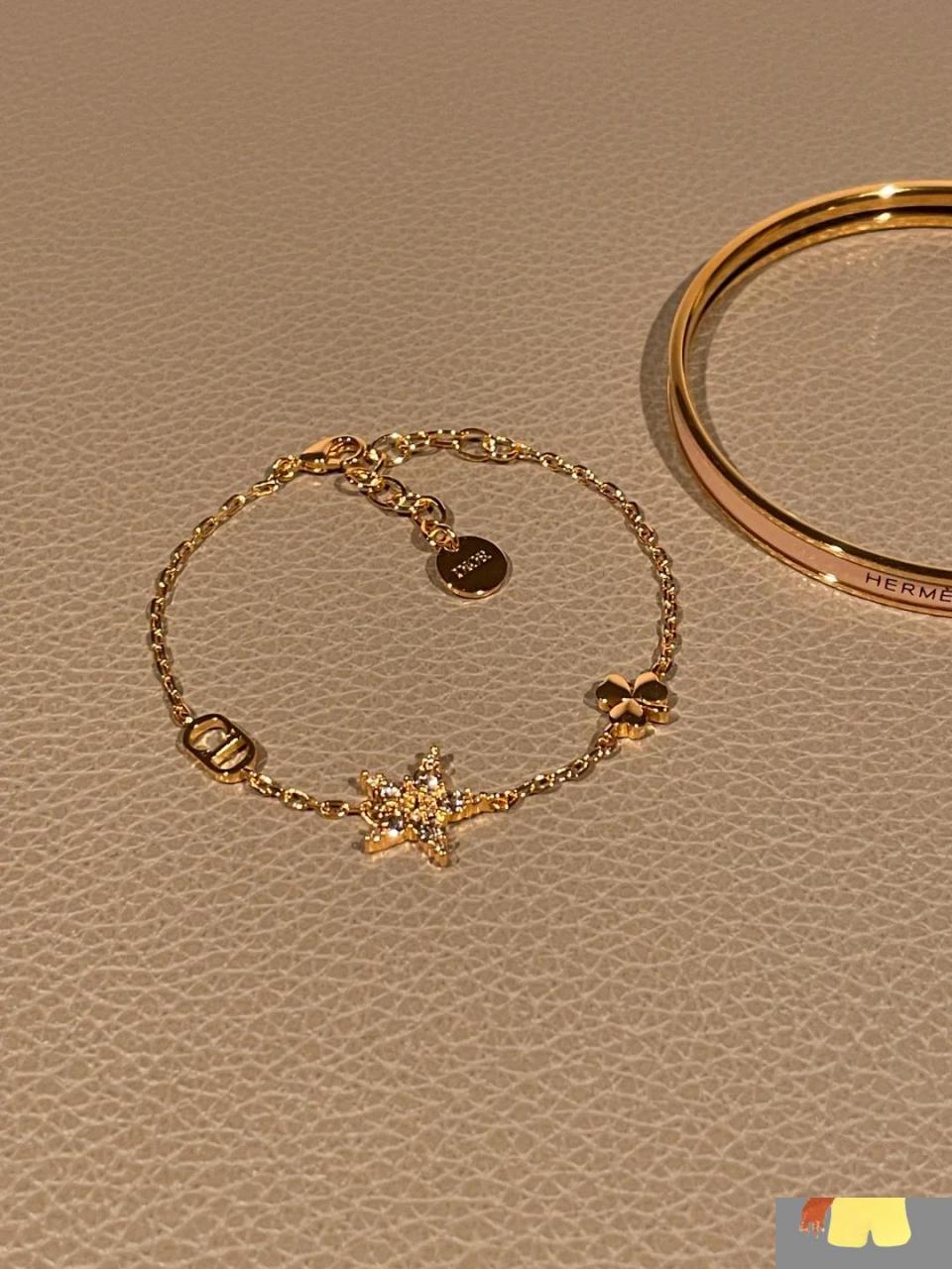 爱马仕珐琅手镯 记得把普通的日子过精致浪漫点9191