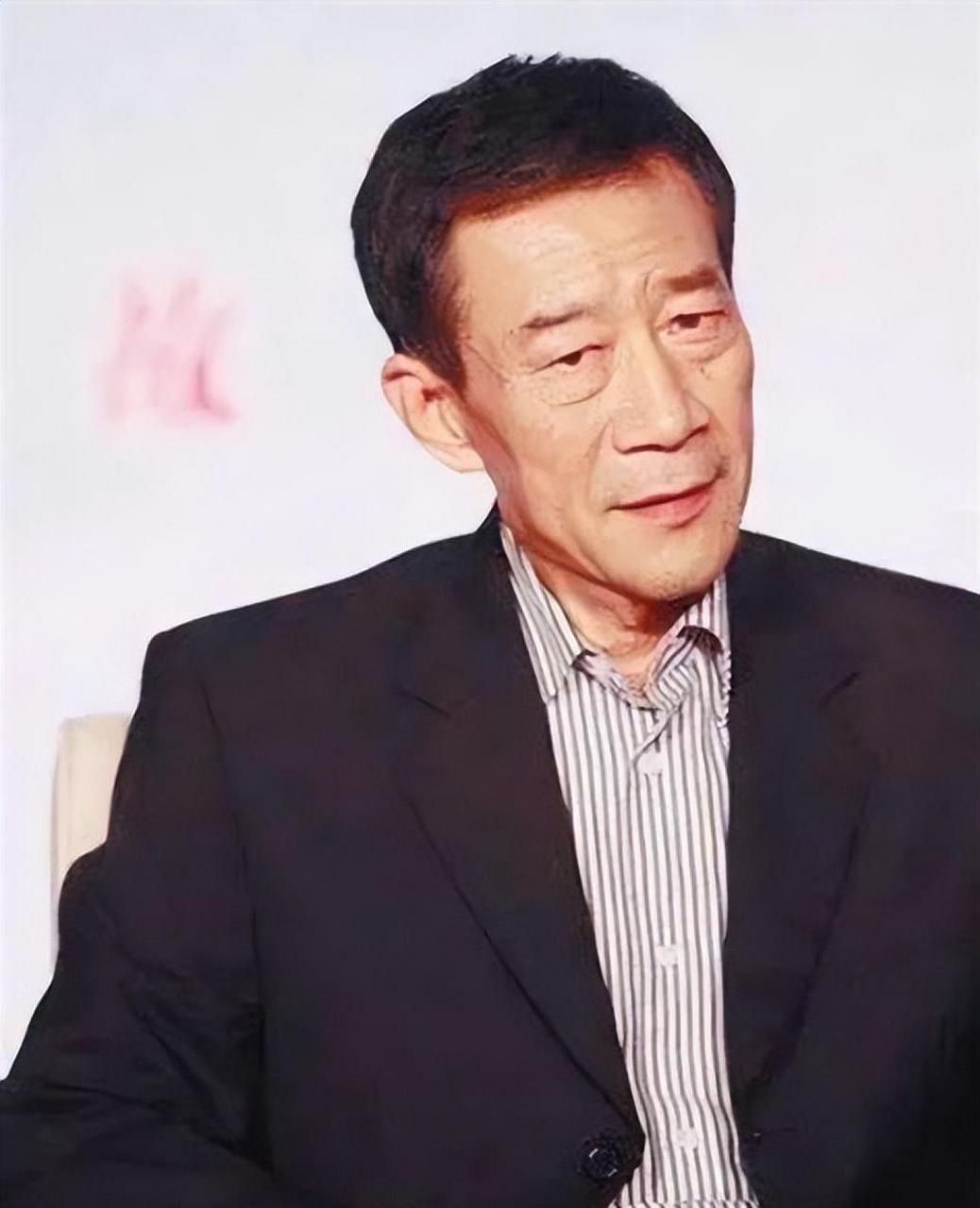 每次有灾情要捐款时,总是看不到李雪健老师,陈道明老师,张国立老师的