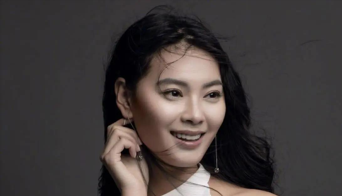 "世界小姐"于文霞,农村出生曾过保姆,热心活动被赞胜过李嘉欣