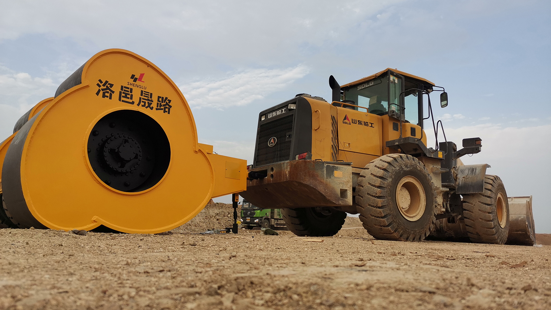 三边形冲击压路机为何好用?工作原理是?