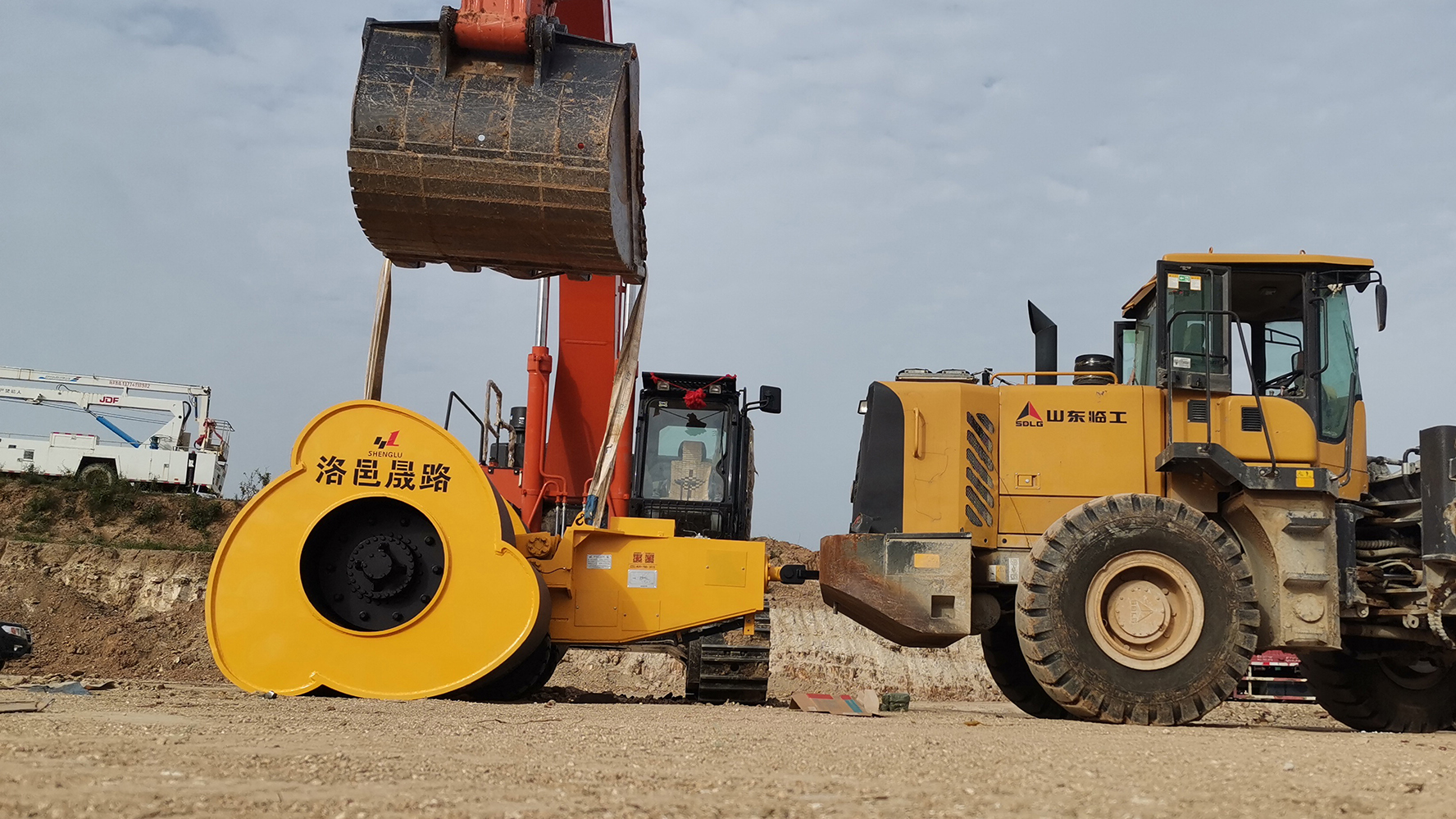 三角碾冲击压路机适用范围是什么?好用吗?