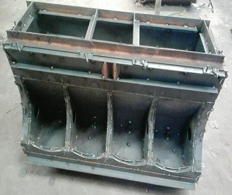 猪食槽模具的设计,制作,使用等方面进行详细阐述