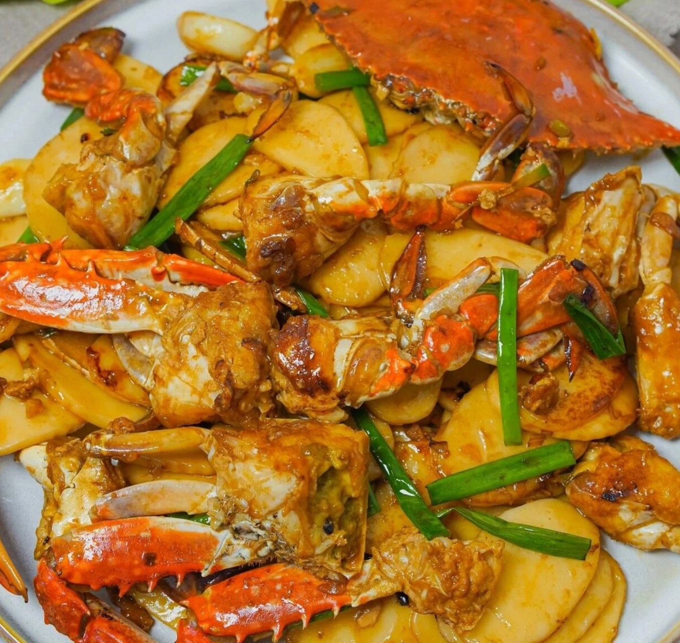 梭子蟹炒年糕 真的巨巨巨～好吃 肥美鲜嫩的梭子蟹 软糯香甜的年糕