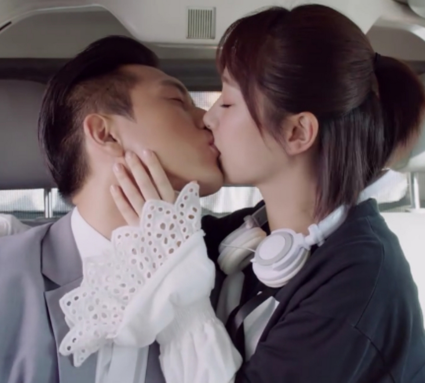 杨紫李现吻戏路透# 杨紫,李现再撘《国色芳华》,剧中的吻戏路透来 !!