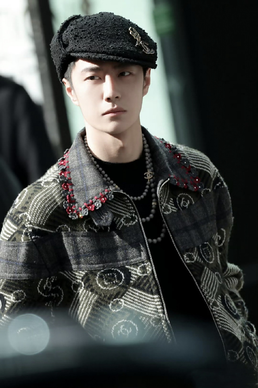 王一博戴上贝雷帽有点留洋归来小少爷的感觉!