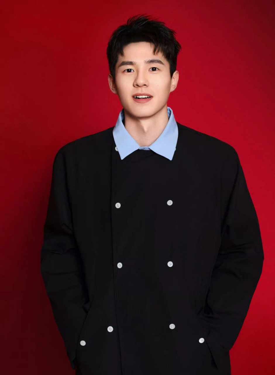 最近一直在传周冬雨和刘昊然分手了,说怪不得刘昊然最近颜值回春.