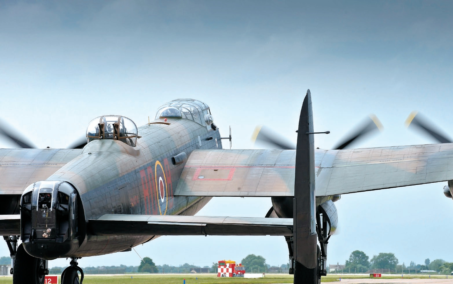 二战英军空袭德国的主力,"兰开斯特"重型轰炸机