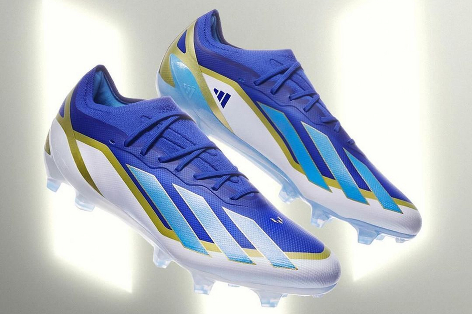 全新签名版战靴xcrazyfastmessi sparkgen10s,深蓝白配色与金色细节