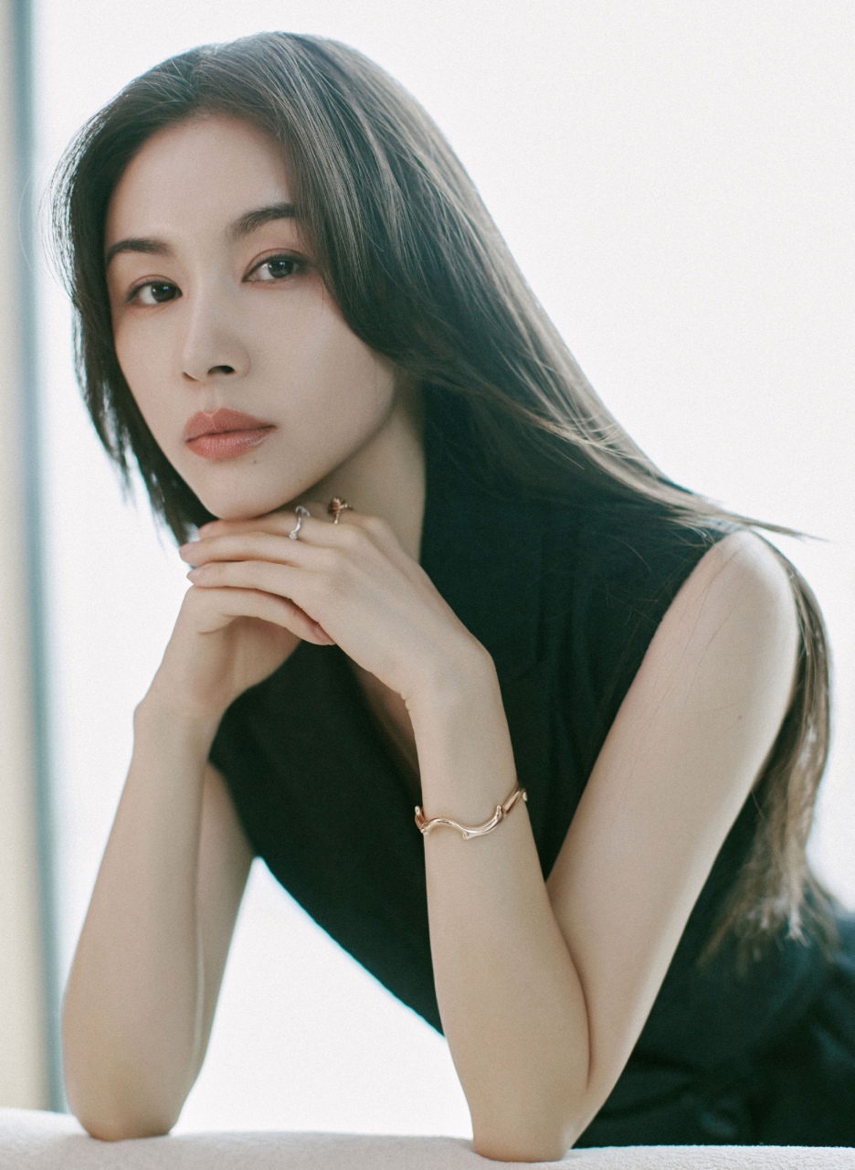 王子文,换发如换脸,妈呀,差点没认出来,年龄 长发,感觉让王子文变得