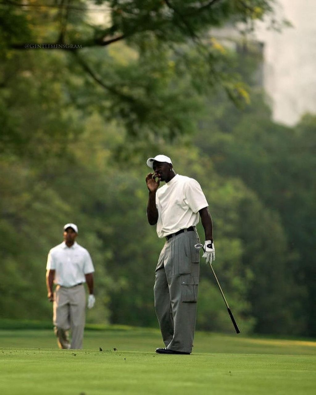 迈克尔·乔丹和泰格·伍兹一起打高尔夫球,2007 年