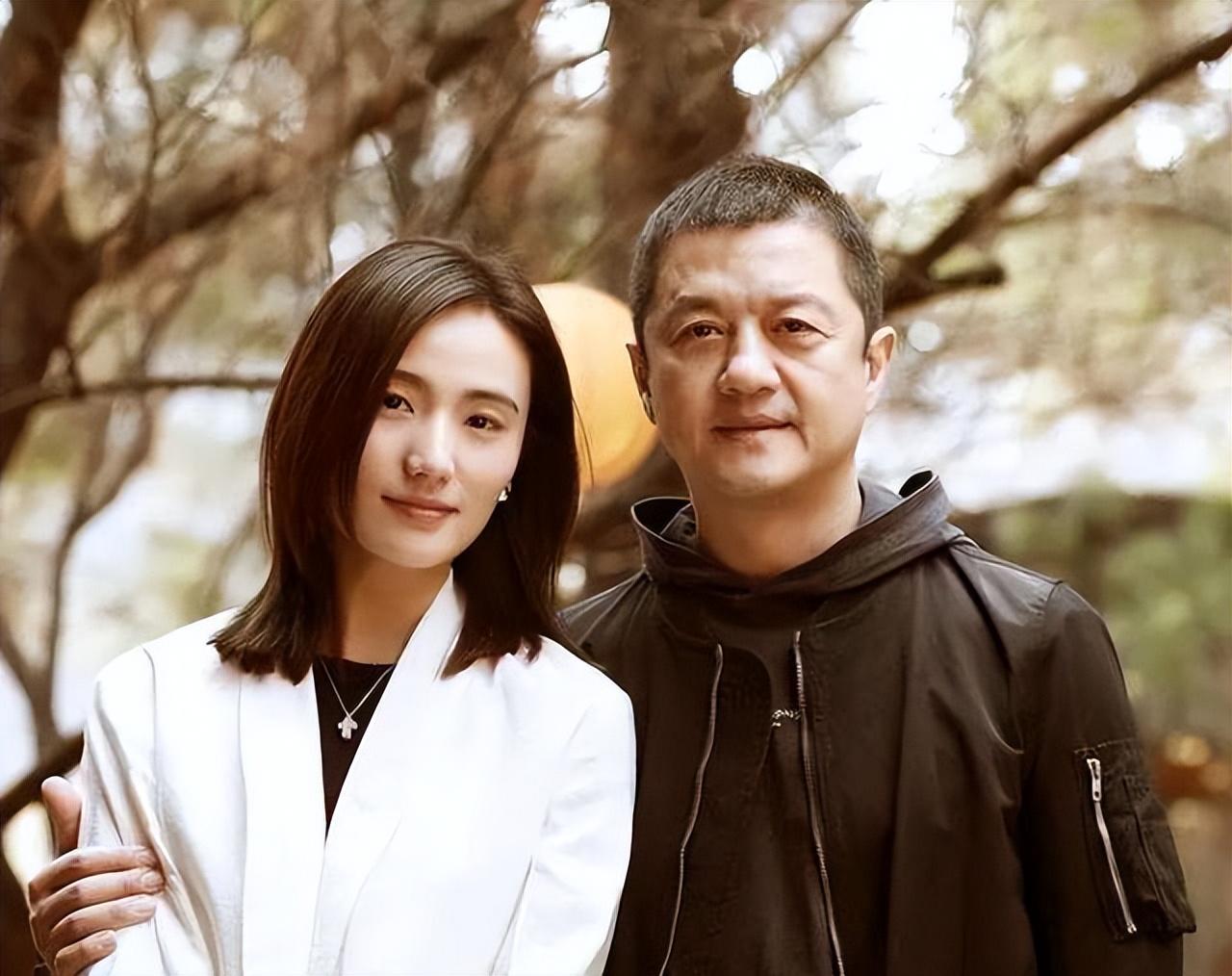 回顾李亚鹏女儿李嫣受父母离异影响大如今父亲再婚我心疼母亲